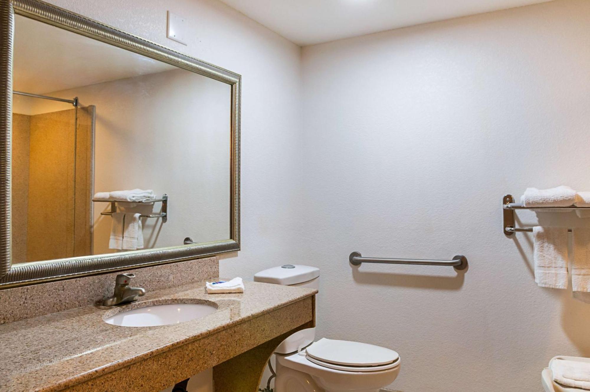 King Room with Roll-in Shower - Disability Access - Non-Smoking