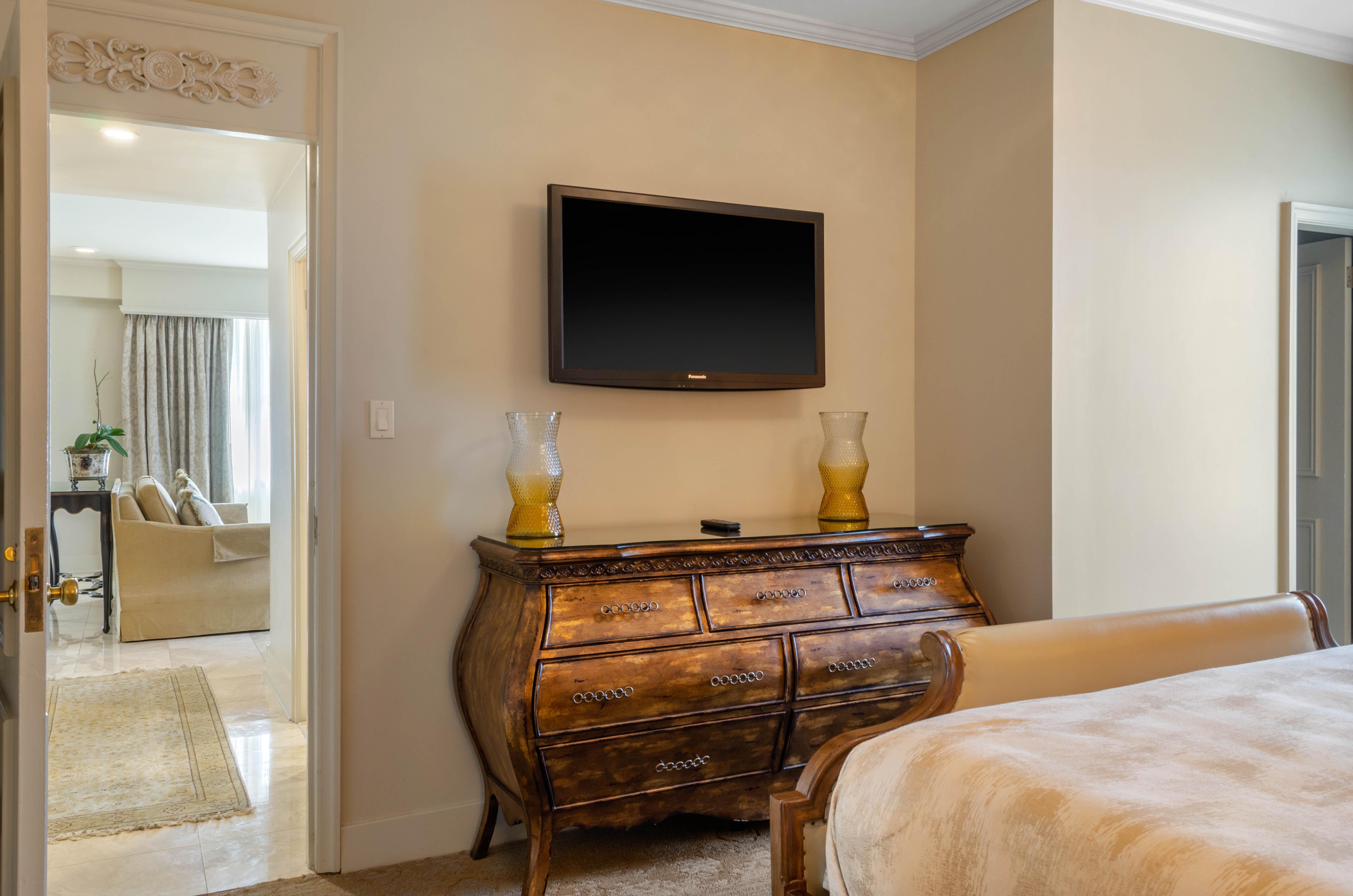 Luxury Royal Suite 1 King Bed