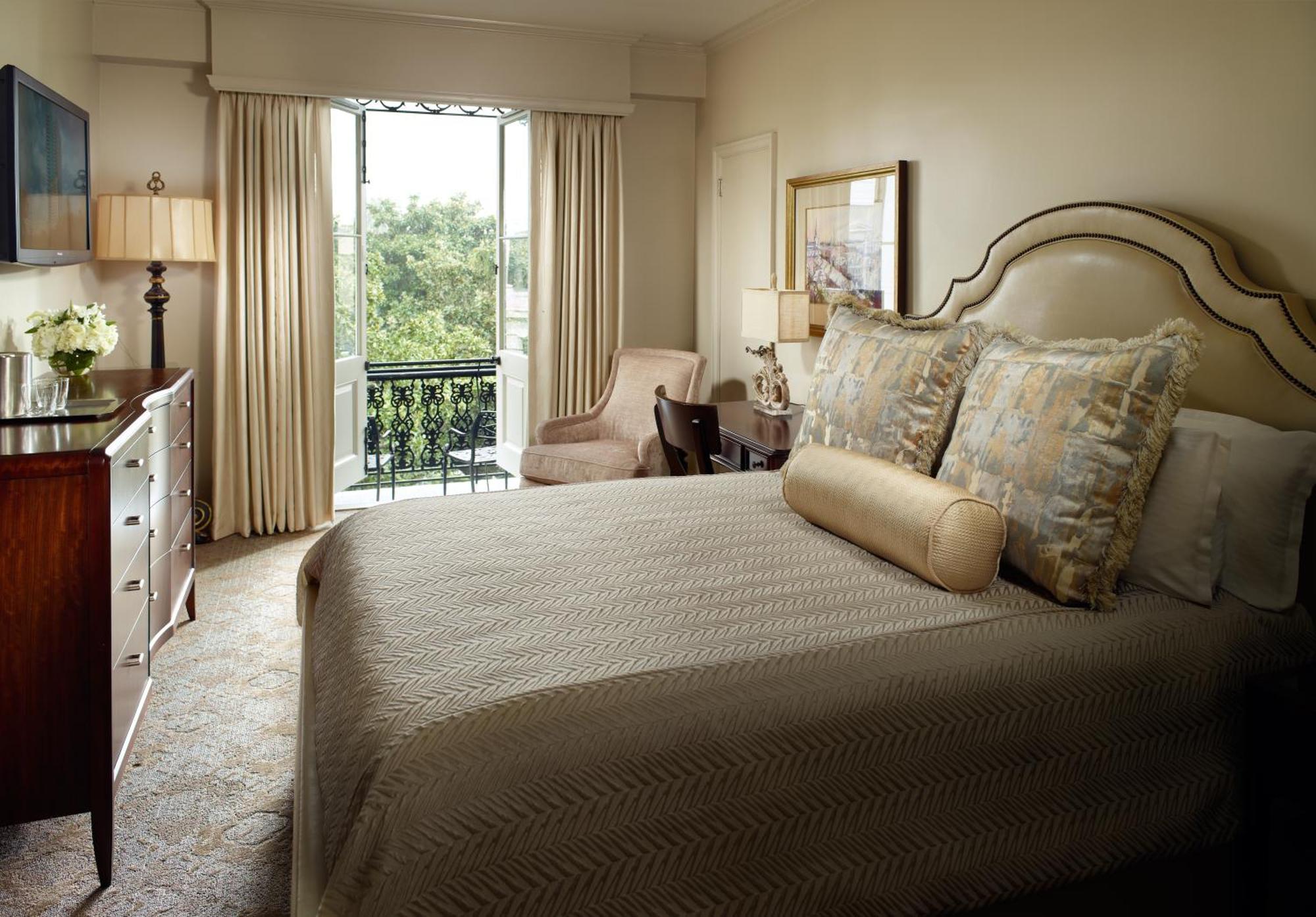 Luxury Royal Suite 1 King Bed