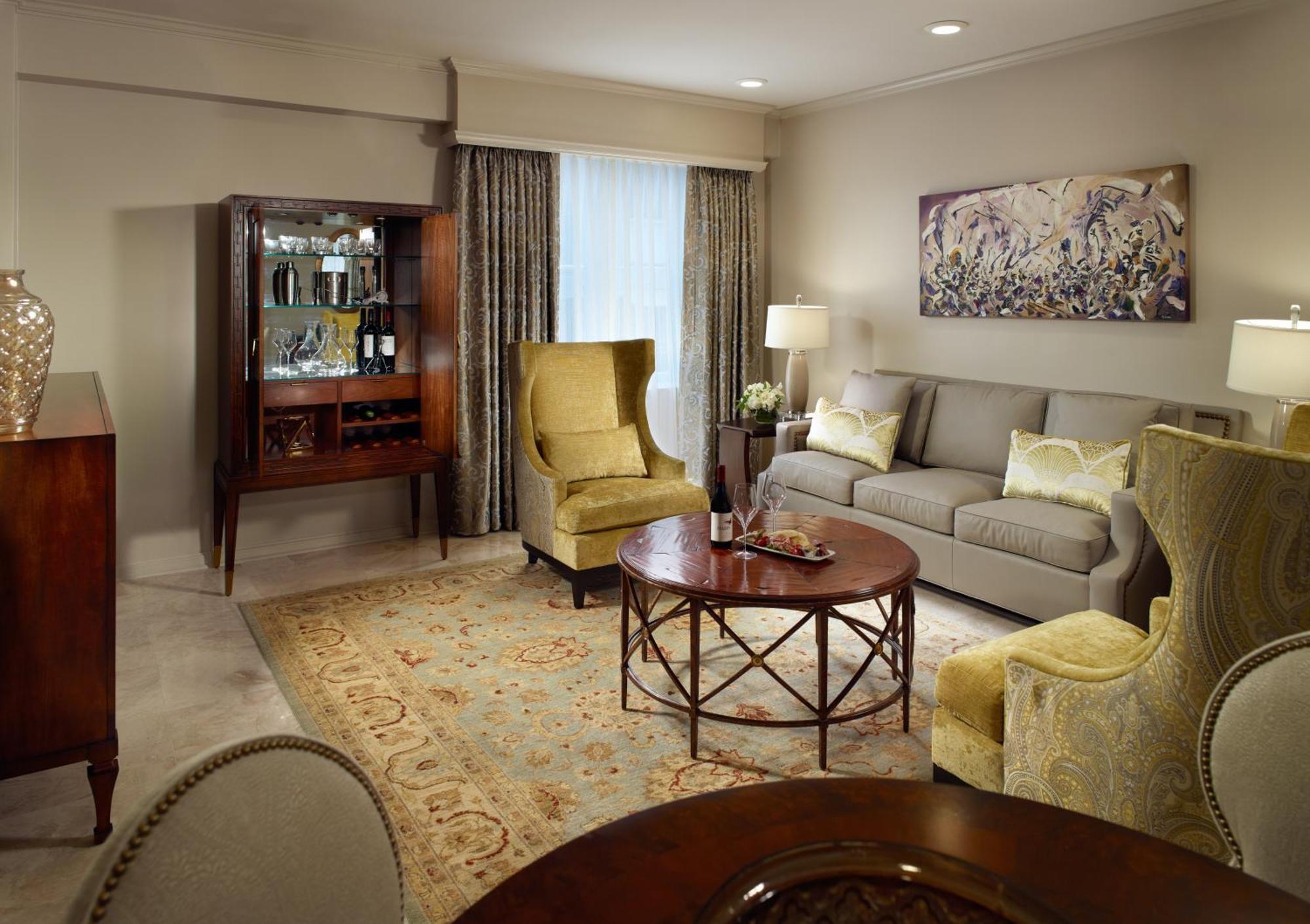 Luxury Pontchartrain Suite 1 King Bed