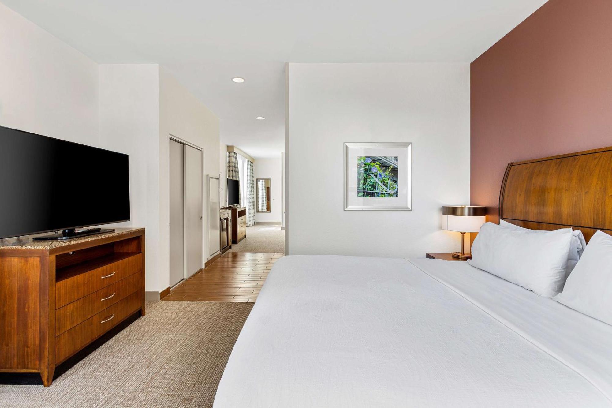 One-Bedroom King Suite - Hearing Access
