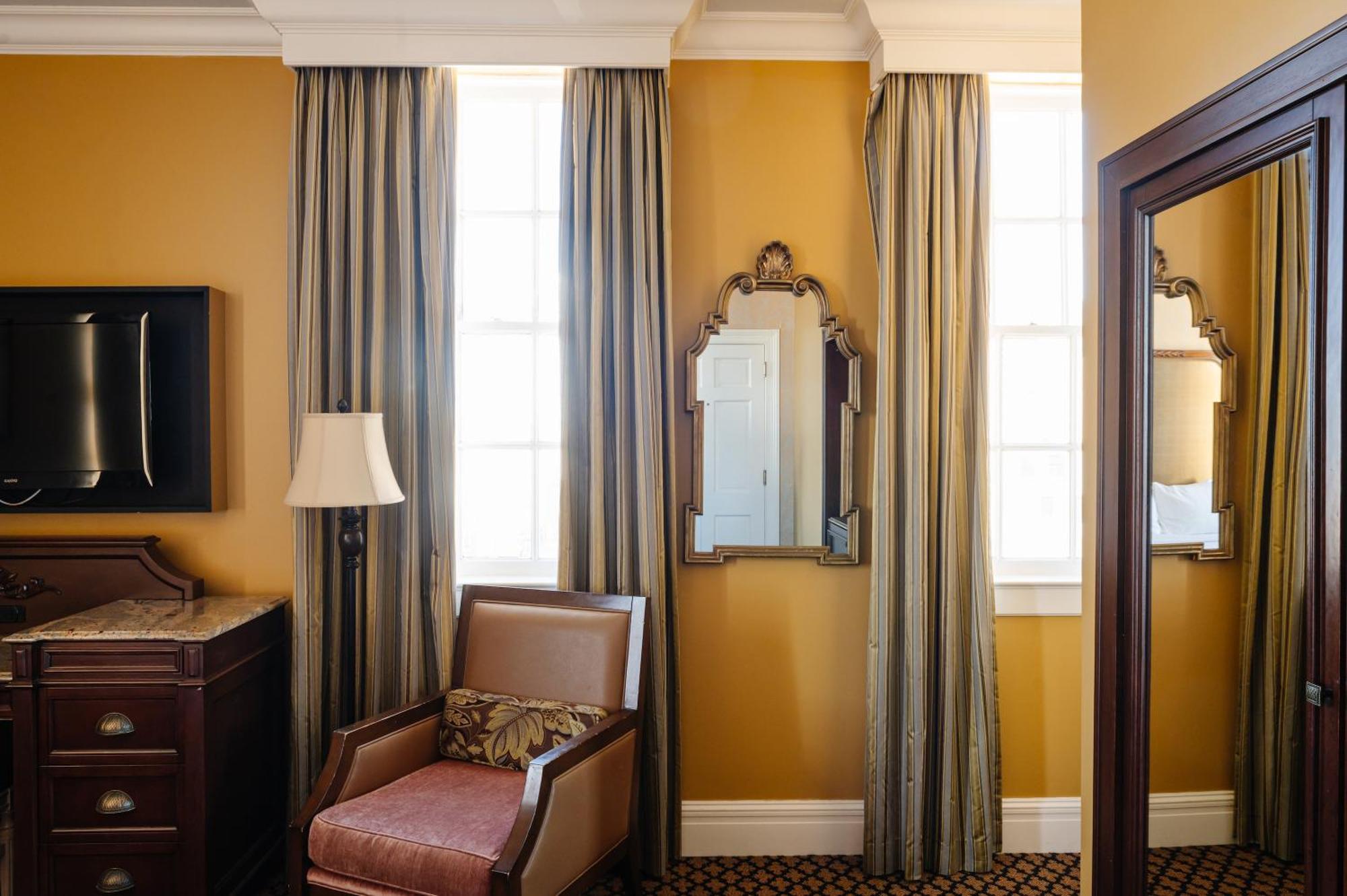 King Room 24 or 7 Front Desk,1730041014:JPEG
