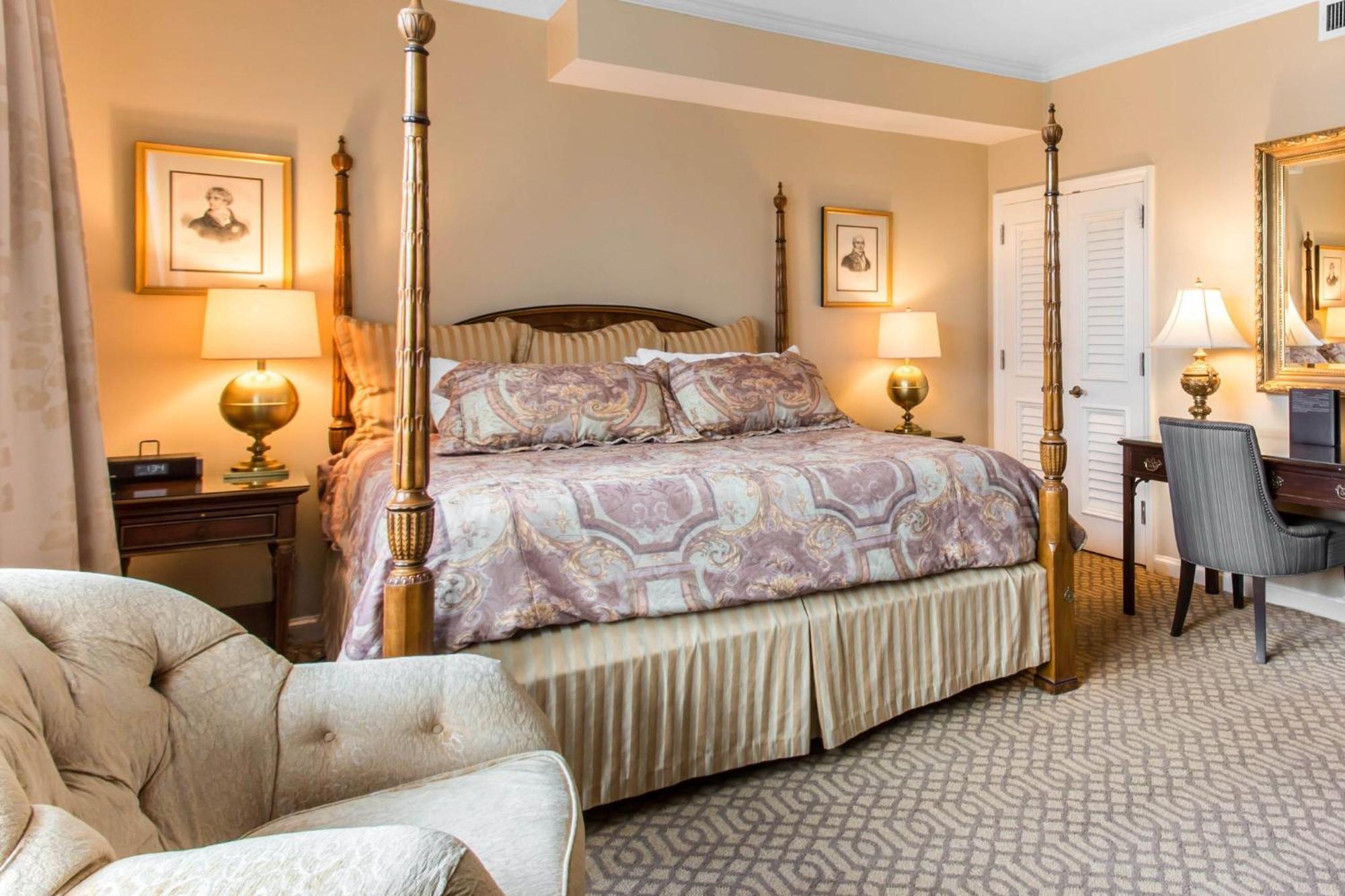 Luxury Penthouse Suite 1 King Bed