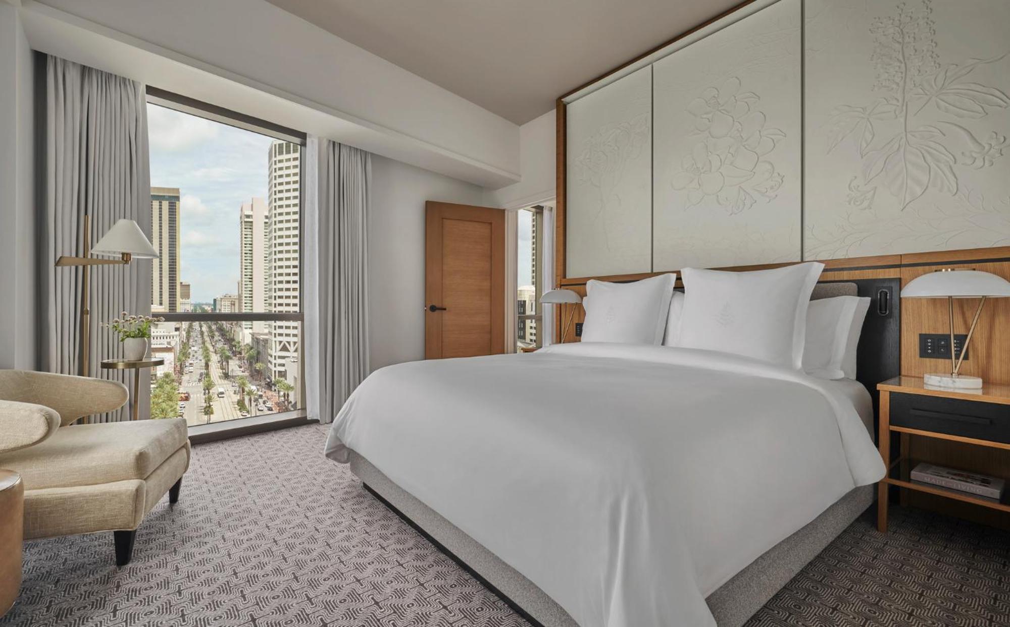 Accessible Hearing Four Seasons Executive Suite City View,1774707241:JPEG