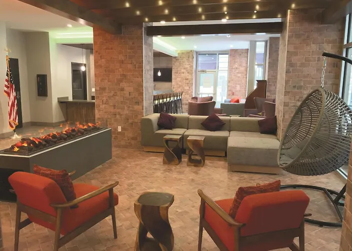 La Quinta Inn & Suites By Wyndham New Orleans Downtown