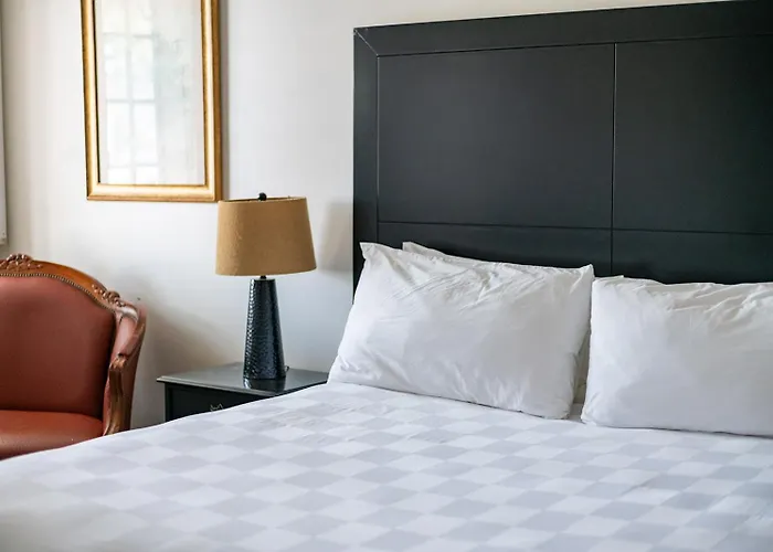 Historic Streetcar Inn New Orleans