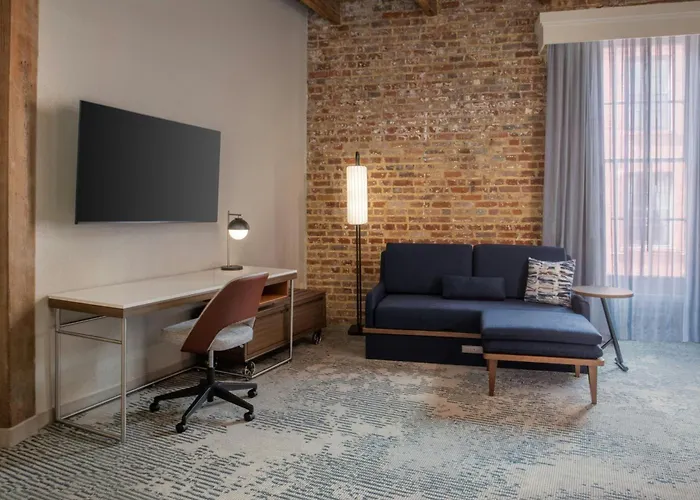 Courtyard By Marriott New Orleans Warehouse Arts District Hotel