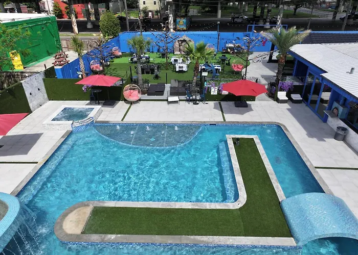 Blue Crawfish Boutique Hotel & Pool Bar New Orleans